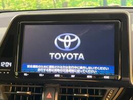 【純正9インチナビ】人気の純正ナビを装備しております。ナビの使いやすさはもちろん、オーディオ機能も充実！キャンプや旅行はもちろん、通勤や買い物など普段のドライブも楽しくなるはず♪