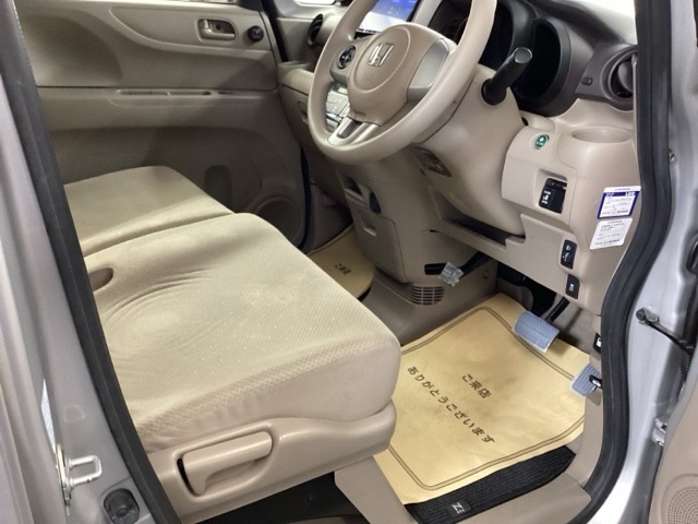 フィット性も良く、楽な運転姿勢を保てます。