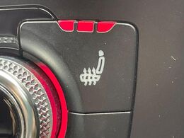 ●フロントシートヒーティング：運転席・助手席共に三段階で調節が可能なシートヒーターを装備しております。季節を問わず快適にご使用いただけます。