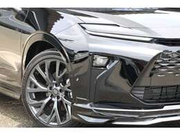 ダイナミックな造形や、仲間や家族とのアクティブライフを楽しむことができるユーティリティを追求した。