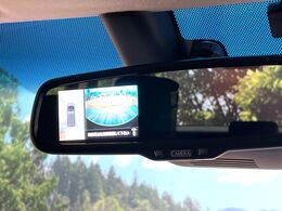 【マルチアラウンドモニター】専用のカメラにより、上から見下ろしたような視点で360度クルマの周囲を確認することができます☆死角部分も確認しやすく、狭い場所での切り返しや駐車もスムーズに行えます。