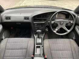 ワンオーナー、ガレージ保管。内外装共に良好で目を見張るコンディションの個体です。禁煙車なので嫌なニオイもありません。