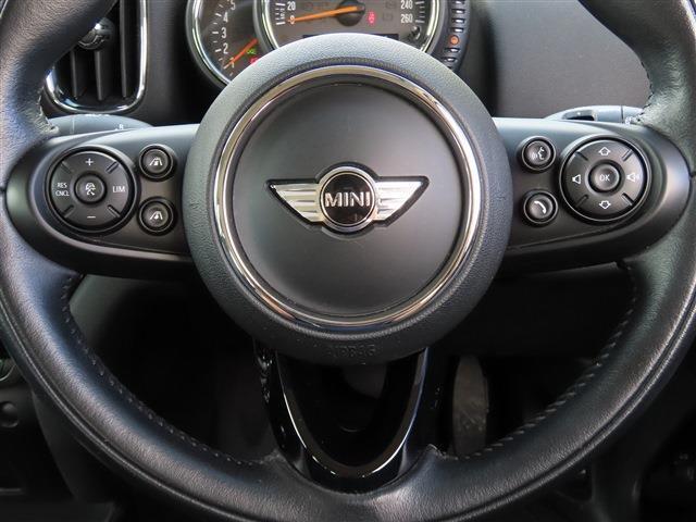 ACC/インテリS/タッチスクリーンNEWiDriveナビ/Bカメラ/BTオーディオ/ETC/スマキー/アイドリングSTOP/シートヒーター/LEDヘッド/FRフォグ/PWバックドア/Cソナー/ルーフレール/