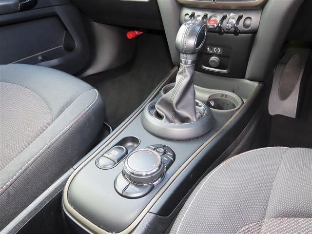 ACC/インテリS/タッチスクリーンNEWiDriveナビ/Bカメラ/BTオーディオ/ETC/スマキー/アイドリングSTOP/シートヒーター/LEDヘッド/FRフォグ/PWバックドア/Cソナー/ルーフレール/