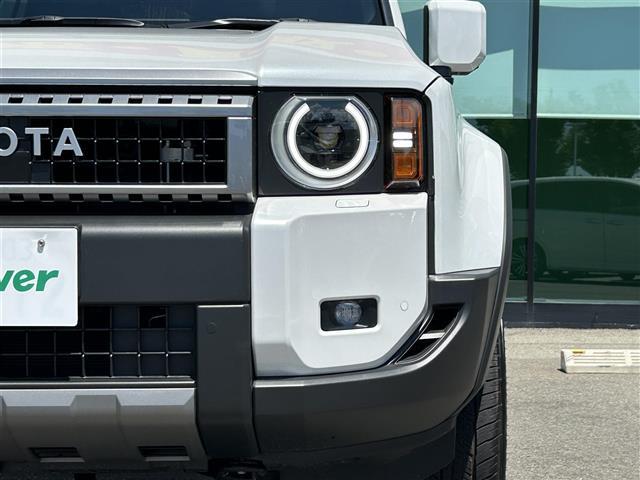 【ライト・ランプ】ワレもなく綺麗な状態なので、悪天候や夜間の走行も視界良好で安心してお乗りいただけます。ヘッドライト・ホイール・フロントガラスなど色々な部分コーティングをご用意しております！