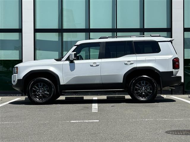 【左】当社基準による調査の結果、修復歴車と判断された車両は一部店舗を除き、販売を行なっておりません。万一、納車時に修復歴があった場合にはご契約の解除等に応じます。