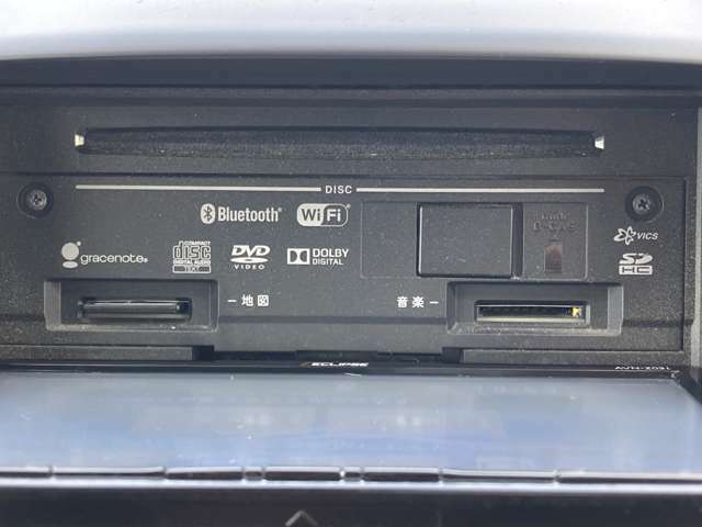 フルセグTV、CD、DVD、Bluetooth機能付きナビです。