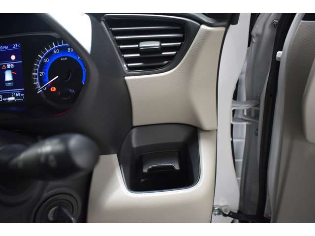 当店のお車には全台【1年間の無料保証付】でございます。手厚い保証も当店の自慢です！有料ですが2年、3年保証もお付けできますのでご相談ください♪