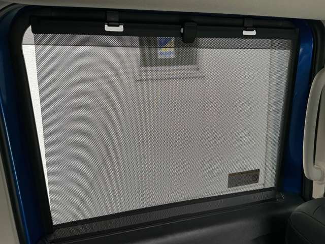 夏も快適、プライバシーも守れるロールサンシェード付！