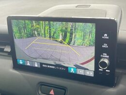 【バックカメラ】駐車時に後方がリアルタイム映像で確認できます。大型商業施設や立体駐車場での駐車時や、夜間のバック時に大活躍！運転スキルに関わらず、今や必須となった装備のひとつです！