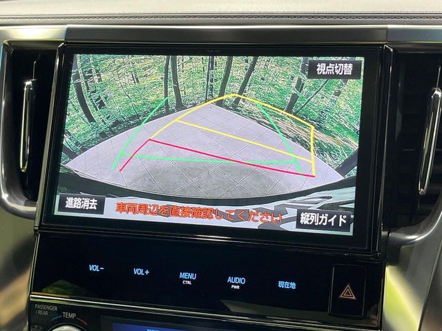 【バックカメラ】駐車時に後方がリアルタイム映像で確認できます。大型商業施設や立体駐車場での駐車時や、夜間のバック時に大活躍！運転スキルに関わらず、今や必須となった装備のひとつです！