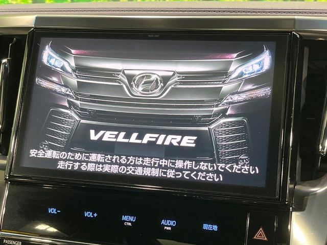 【純正ナビ】人気の純正ナビを装備しております。ナビの使いやすさはもちろん、オーディオ機能も充実！キャンプや旅行はもちろん、通勤や買い物など普段のドライブも楽しくなるはず♪