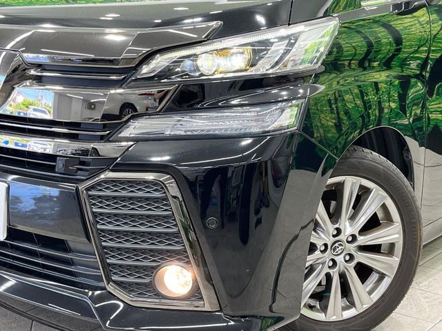 【LEDヘッドライト】悪天候や夜間走行時も良好な視界を確保し安心して運転できる高輝度LEDヘッドライトを装備！点灯速度が早く、消費電力も抑えられています。