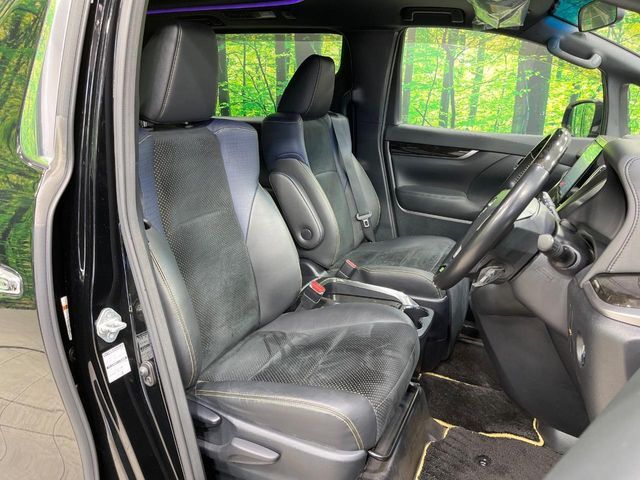 運転席シート廻りは使用感も少なく、良好な状態となっています。丁寧に使われていたことがよくわかりますね。