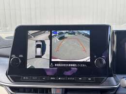 車を空から見たような映像が映る、アラウンドビューモニターで車両周辺の安全確認も一目でできます！小さなお子様や障害物も確認できるので、運転のし易さだけではなく事故防止にも役立ちます♪