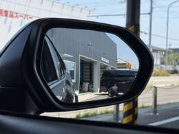 【ブラインドスポットモニター】サイドミラーに映らない死角に車両がいる場合、サイドミラーに設置されたマーカーが光って危険をお知らせします！安全装置も多数装備されておりますので、ご安心してお乗り下さい。