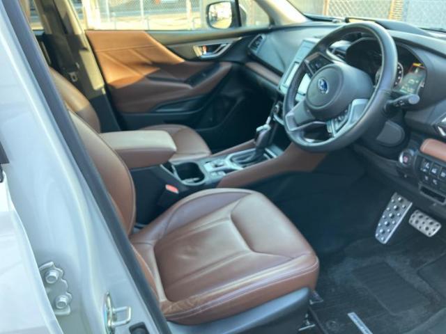 「この車の写真をもっと見たい」「状態が気になる」「この装備はついている？」どんな小さな疑問でもお気軽にお問い合わせください！