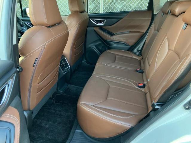 WECARSでは各商談席に大型モニターをご用意しております！見やすい大画面でゆったりと全国の在庫をご覧いただけます！是非ご来店お待ちしております！