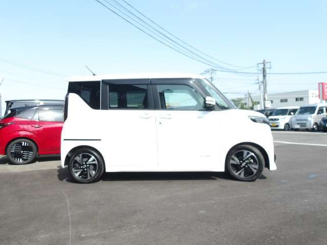両側スライドドアですので、狭い駐車場での、乗り降りも、しやすく便利です。