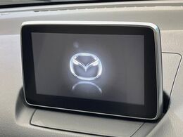 【純正ナビ】人気の純正ナビを装備しております。ナビの使いやすさはもちろん、オーディオ機能も充実！キャンプや旅行はもちろん、通勤や買い物など普段のドライブも楽しくなるはず♪