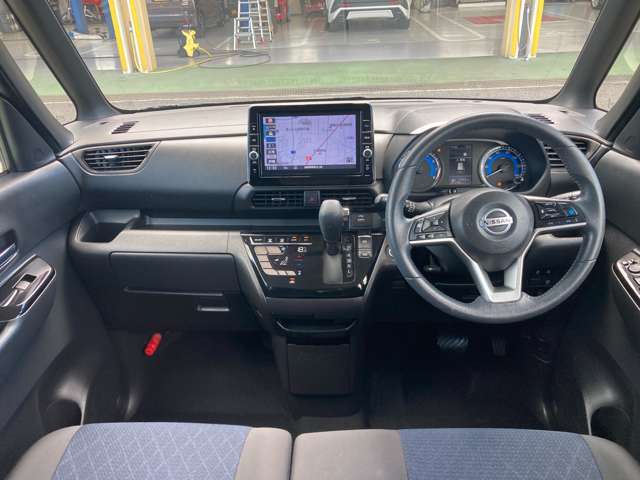 インパネ全体の写真です。見た目もわかりやすく、使いやすいお車です。