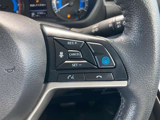 日産の先進技術プロパイロット搭載！　自動車専用道路で車間距離とハンドル支援をしてくれます♪