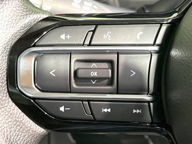 【ステアリングスイッチ】運転中、前方から目線をそらすことなく、オーディオ等の操作が可能な便利機能！安心＆快適なドライブを演出してくれます♪