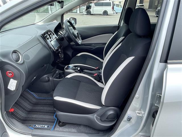 車内を綺麗に保つのには必須のアイテムです。当店ではフカフカな新品マットも絶賛取り扱い中！ぜひご相談くださいませ。