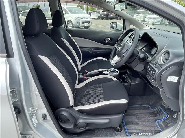 座り心地が良いシートなので長時間の運転でも快適にお過ごしいただけます。新品のフロアマットのご注文も可能です。掲載箇所以外にご希望の写真がございましたらお気軽にお問い合わせ下さい。