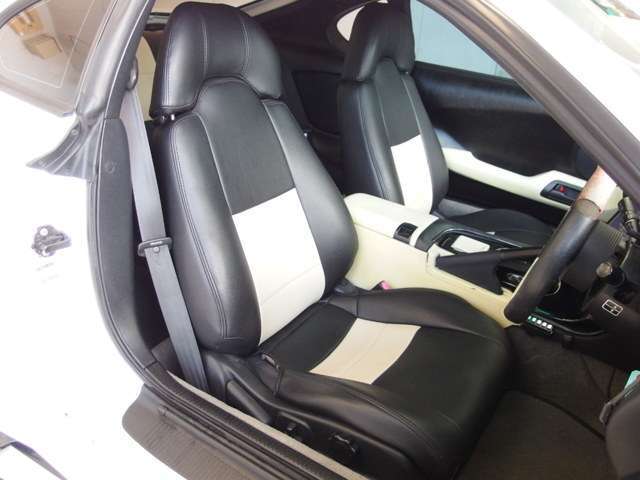 ☆展示車は全台プロの査定士による鑑定付きだから安心の品質保証です。☆高年式・低走行車を中心に新車・中古車・輸入車など在庫台数常時100台取り揃えております。☆展示車は全台プロの査定士がみてますから安心！