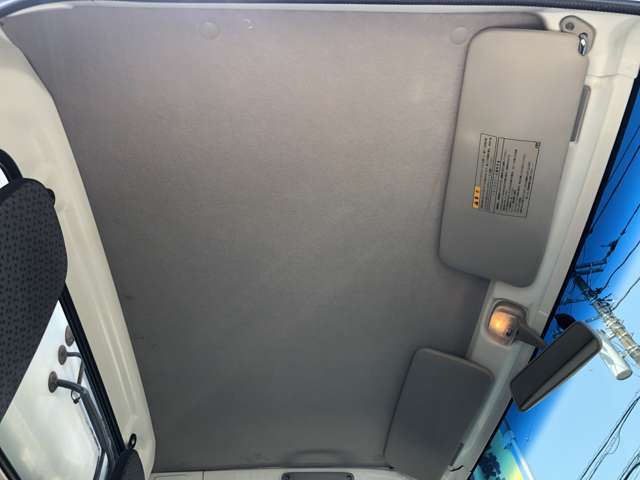 駐車場がございますので、お車でのご来店大歓迎です。電車など、公共機関でお越しの方には無料送迎も行っておりますので、お気軽にお申しつけ下さい。