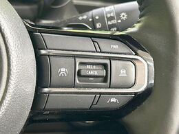 【アダプティブクルーズコントロール】高速道路での長距離走行が楽に！！自動で速度を保つクルーズコントロールが、衝突軽減システムと連携し、前方の車両を感知して車間を保つように速度調節してくれます！！