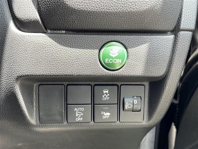 【車両接近通報装置】低速でモーターによる走行をしている時に、歩行者にクルマの接近を知らせ、注意を促します！一時停止スイッチでON/OFFの切り替えが可能です！