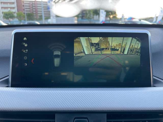 BMWを熟知したメカニックによる、360度の納車前点検。ドイツ本国と同様の教育・訓練を受けたメカニックが徹底的に点検、整備した後にお客様にお引渡しします。
