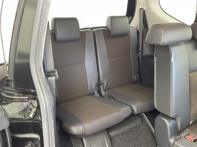 【運転席】座り心地が良いシートなので長時間の運転でも快適にお過ごしいただけます。新品のフロアマットのご注文も可能です。掲載箇所以外にご希望の写真がございましたらお気軽にお問い合わせ下さい。