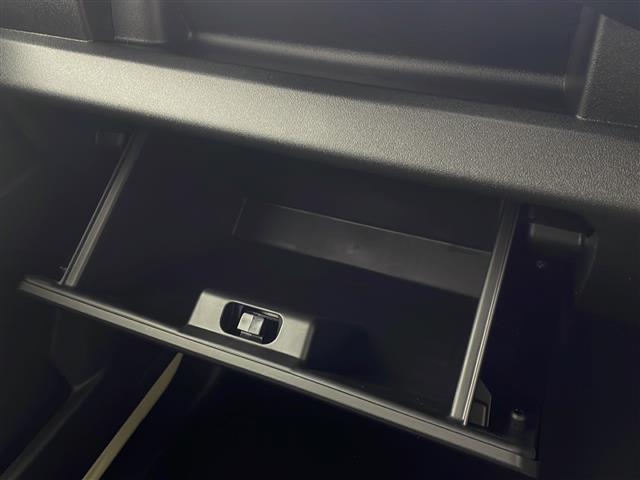 【グローブボックス】車検証ケースや、日頃使う小物類の収納に便利ですね！◆ご来店予約受付中！無料の来店予約は【来店予約をする】ボタンから！◆