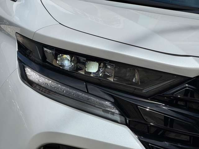 LEDライトは、明るく瞬時に点灯するため視認性が高く、省エネで長寿命☆彡デザイン面でも自由度が高く、車の顔をシャープかつ未来的に演出し、機能性と美しさを兼ね備えた魅力的な存在です！交換も承っております ☆