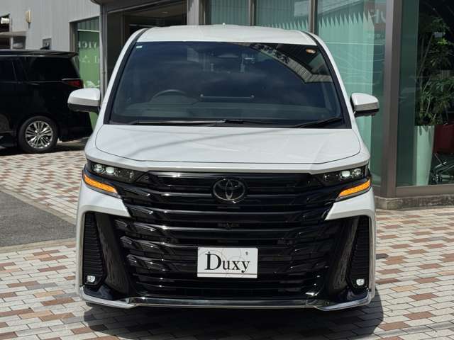 フロントはその車の「顔」として個性やブランドイメージを強く表現します☆彡グリルやヘッドライトのデザインが融合し、力強さや洗練された美しさを演出しており、印象的なフロントは走りの存在感を引き立てます☆彡