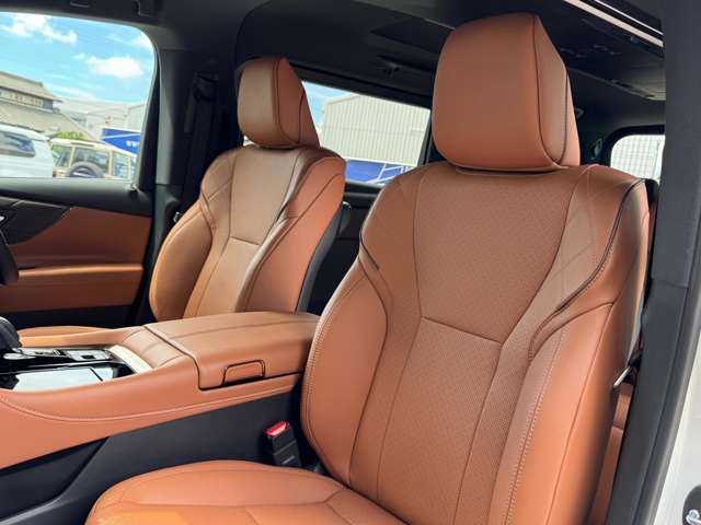 シートは車の心臓部ともいえる場所で、ドライバーが直接車と対話する空間です！快適なシートや操作しやすいインパネ配置、最新の安全・情報システムが融合し、集中力と安心感を高め、左右する重要な魅力ポイント☆彡