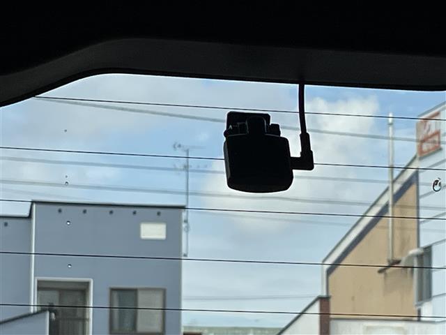 【ルーフ】大きなへこみや色褪せもなくきれいな状態です！ひょう害車は販売いたしませんのでご安心ください。