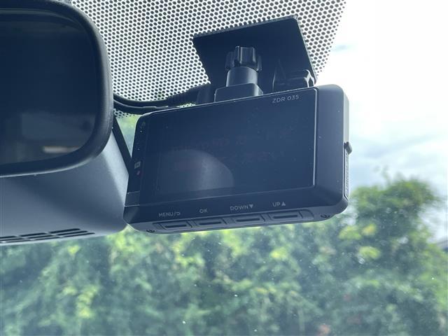 【バックミラー】大きくて見やすいので、後方を見るときも安心です！
