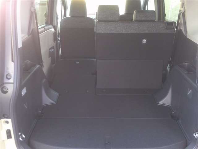 シートが倒せて荷物も楽々