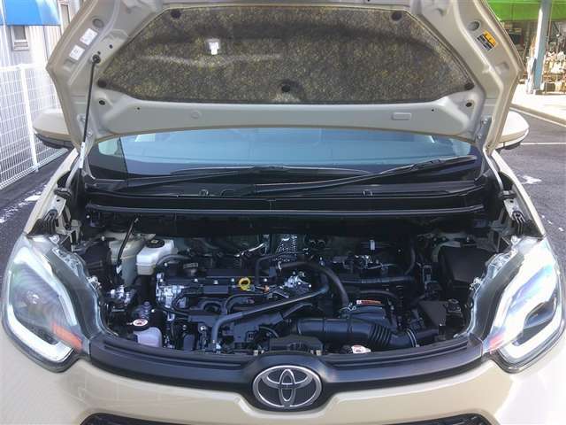 エンジンルームもまるまるクリーン済み