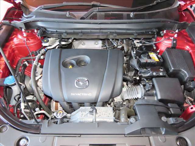 走りを支えるエンジンはPE型2.0スカイアクティブGを搭載、独自開発の6速ATとの組合せにより、フラットで伸びやかな走りを楽しめます！