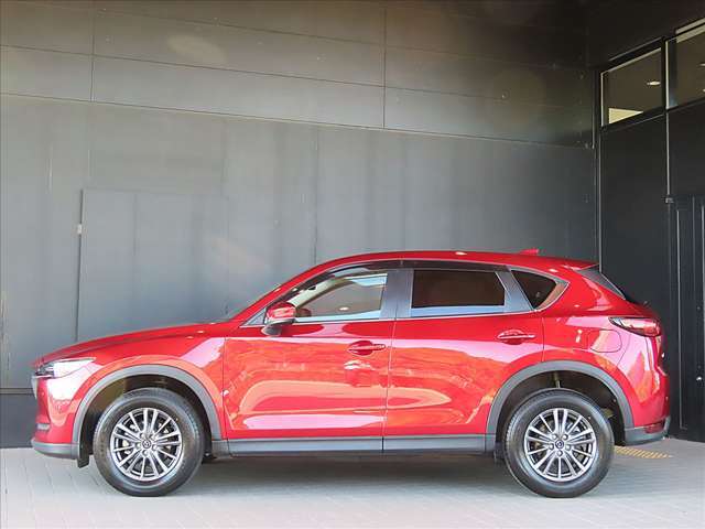 力強うサイドビューはマツダのデザイン哲学でもある「魂動」を感じられます