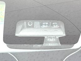 【スズキ　セーフティサポート】走行中に前方の車両等を認識し、衝突しそうな時は警報とブレーキで衝突回避と被害軽減をアシスト。より安全にドライブをお楽しみいただけます。