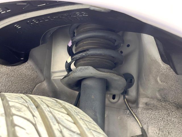 お車を安心してお乗りいただく為には、足回りの定期点検が欠かせません。サービスサポート（有償保証）では無料点検もご提供しており、安心のカーライフをお過ごしいただけるサポート体制が整っています。