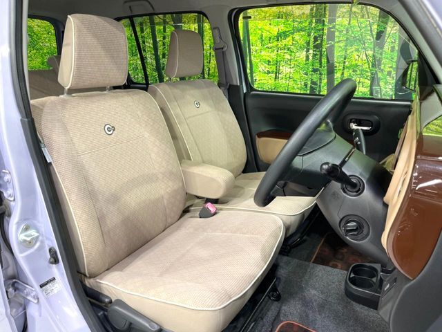 運転席シート廻りは使用感も少なく、良好な状態となっています。丁寧に使われていたことがよくわかりますね。