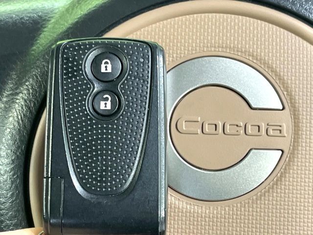 【キーレス】少し離れた場所からでもボタン一つでドアの開錠・施錠ができるのでとっても便利！ドアの鍵穴周りに傷をつけることもありません♪