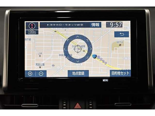 純正ナビを装備。タッチパネル式で使いやすく、お出かけもラクラクです。